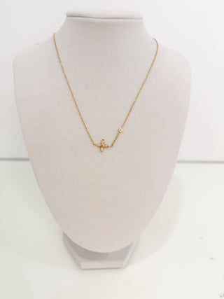 Clyra 18K Gold Non-Tarnish Dainty Flower Pendant Necklace