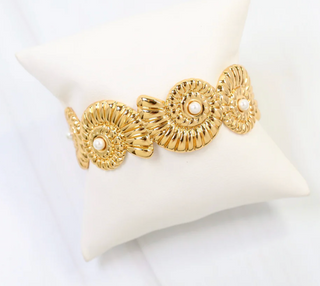 Holly Springs Shell Bracelet